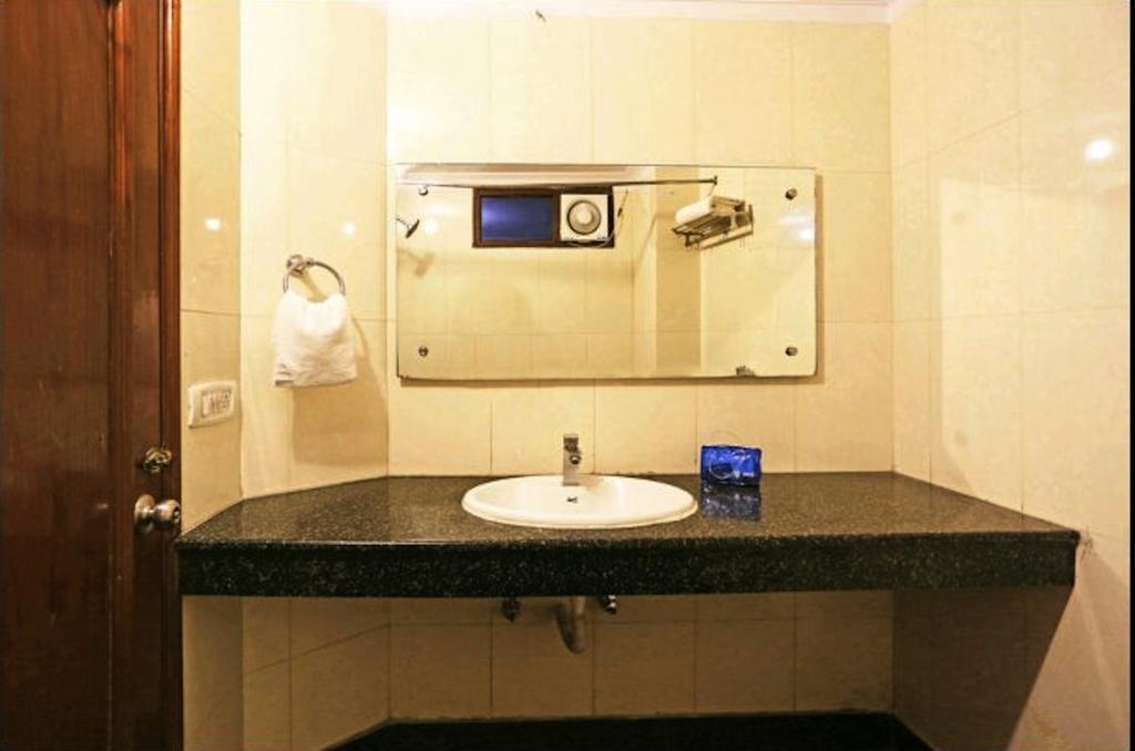 Hotel Unistar Nueva Delhi Exterior foto