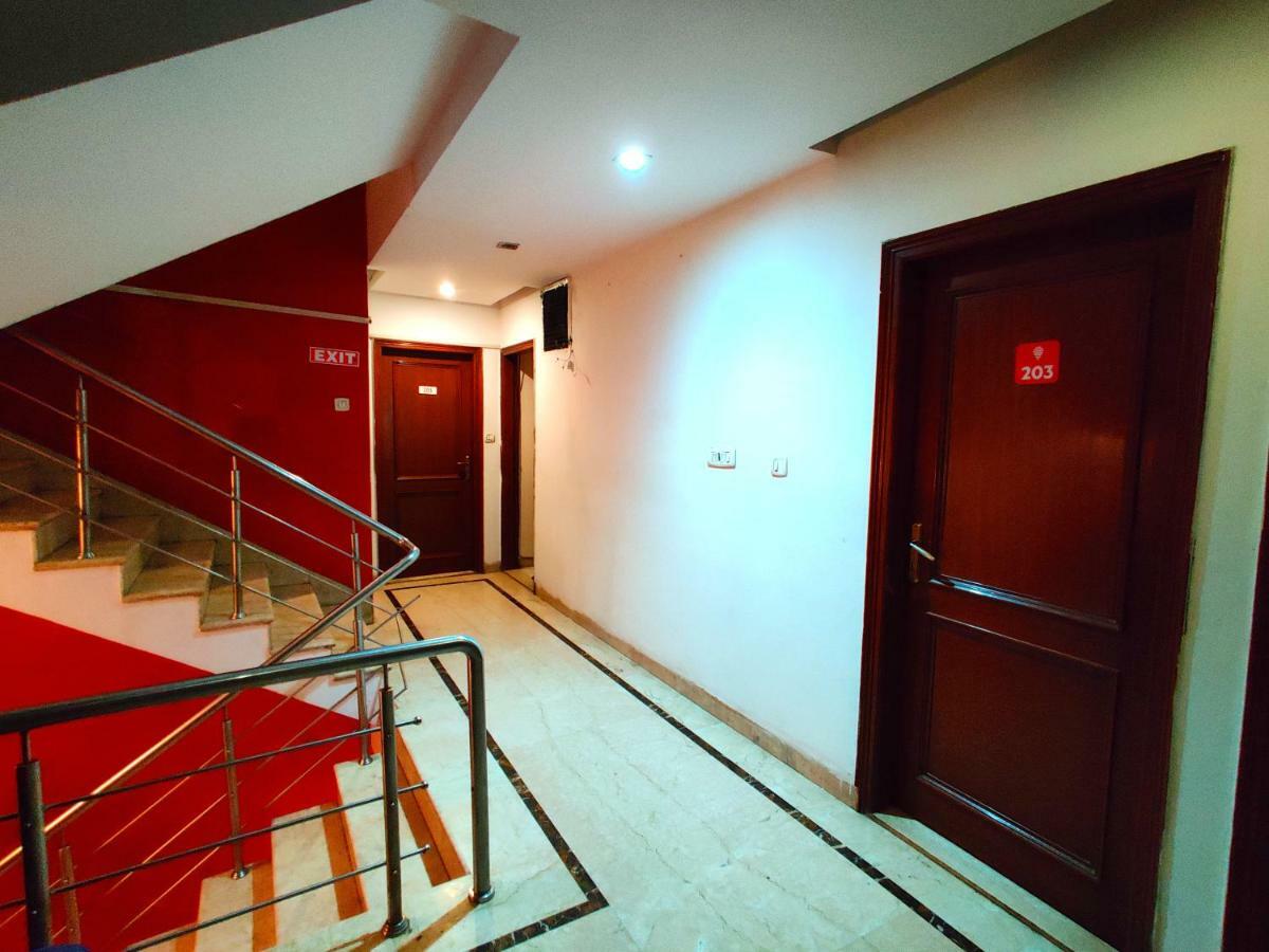 Hotel Unistar Nueva Delhi Exterior foto