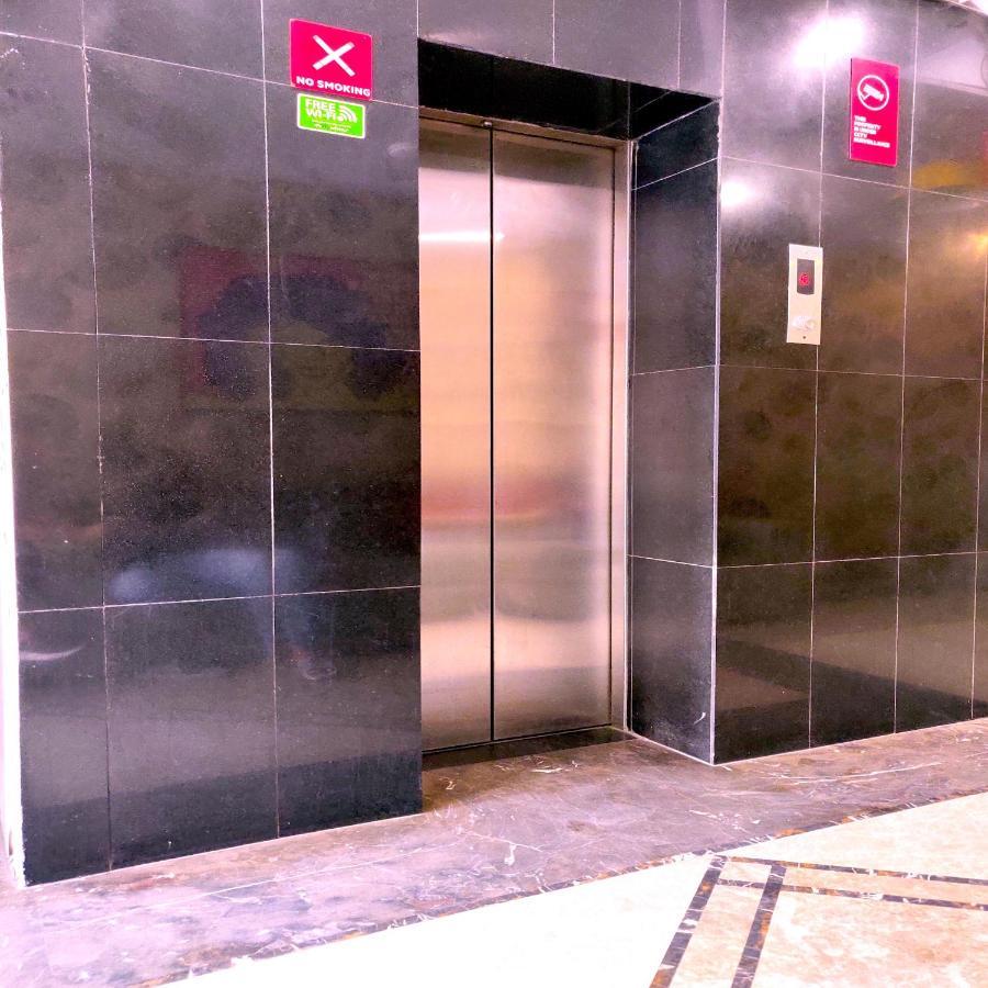 Hotel Unistar Nueva Delhi Exterior foto